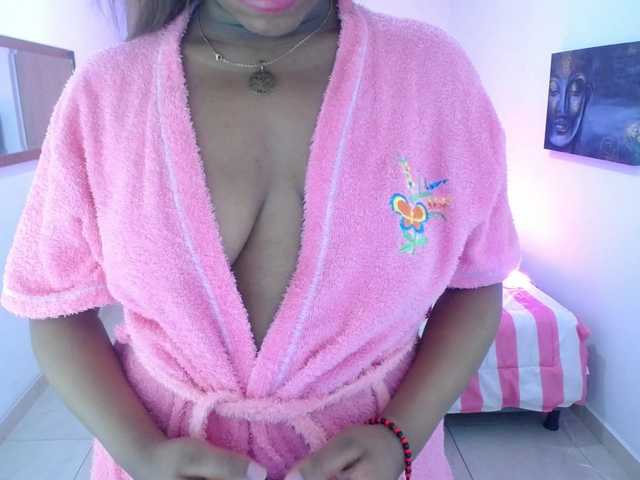 Live sex webcam photo for alexandra-d #271761641