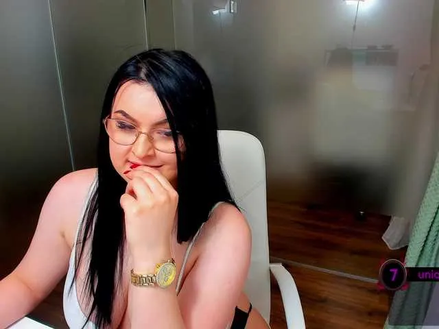 Live sex webcam photo for alexis-blake #271954262