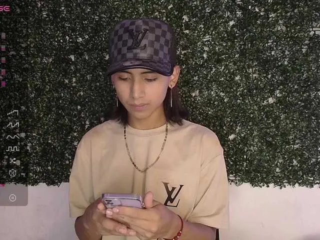 Live sex webcam photo for alexispg #276965109