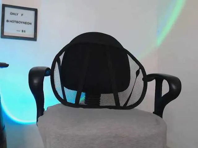 Live sex webcam photo for alexneon1 #290449663
