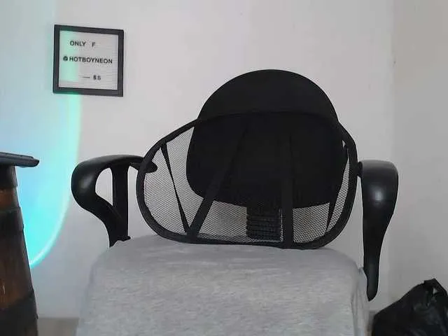 Live sex webcam photo for alexneon1 #290870728