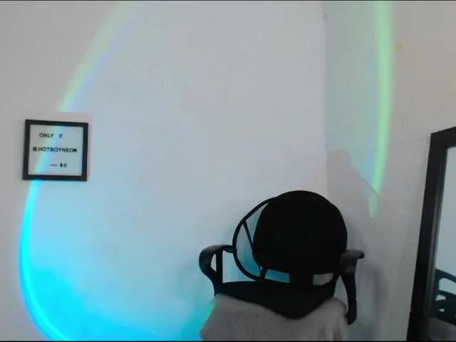 Live sex webcam photo for alexneon1 #291438692