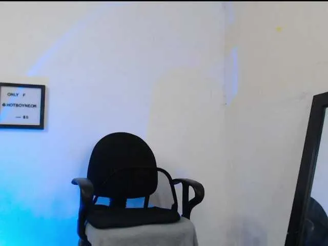 Live sex webcam photo for alexneon1 #291494219
