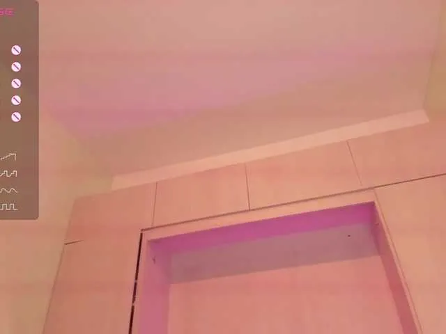 Live sex webcam photo for alicepipper #277669887