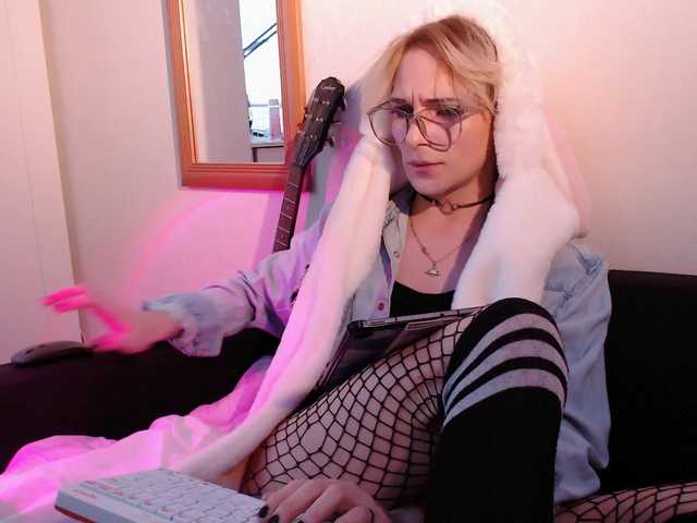 Live sex webcam photo for alicepornland #277194505