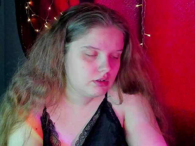 Live sex webcam photo for alicepussy #277399169