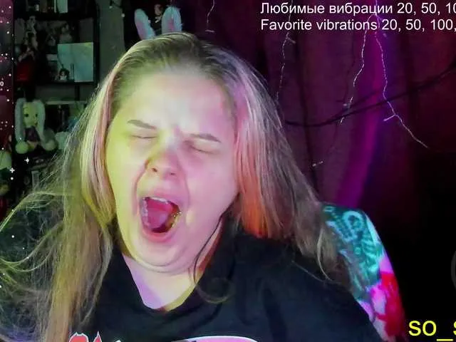 Live sex webcam photo for alicepussy #290329361