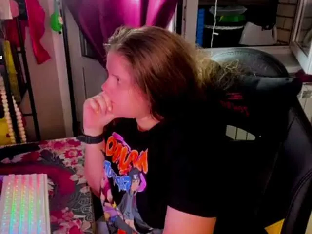 Live sex webcam photo for alicepussy #291580284