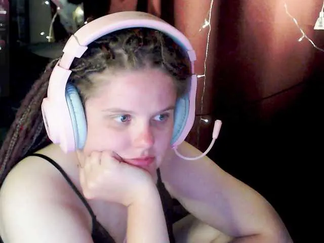 Live sex webcam photo for alicepussy #291847189