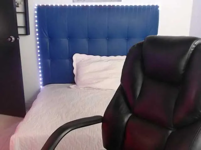 Live sex webcam photo for alicia-evanss #271972864