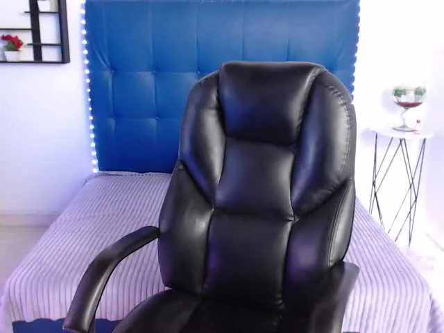 Live sex webcam photo for alicia-evanss #272168193