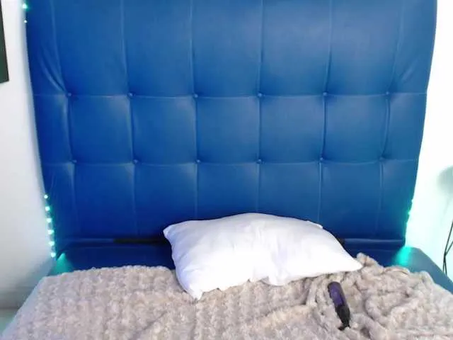 Live sex webcam photo for alicia-evanss #272443901