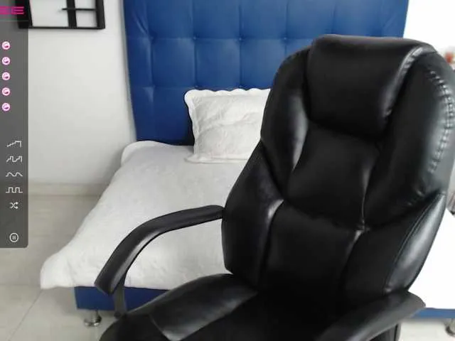 Live sex webcam photo for alicia-evanss #273112105