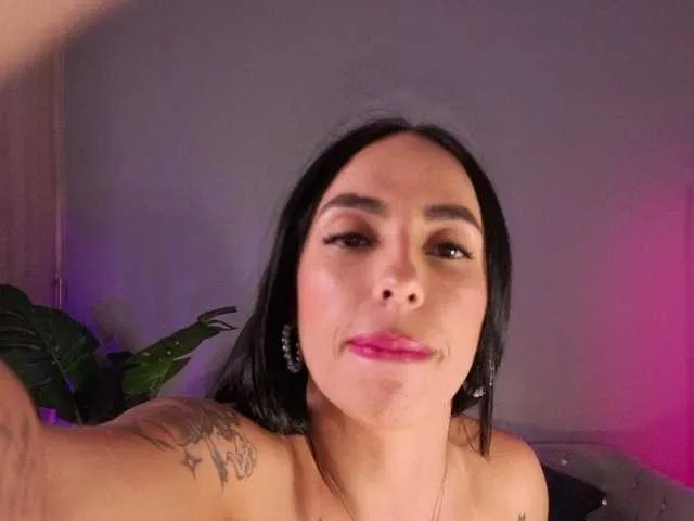 Live sex webcam photo for alina-cruz #292111542