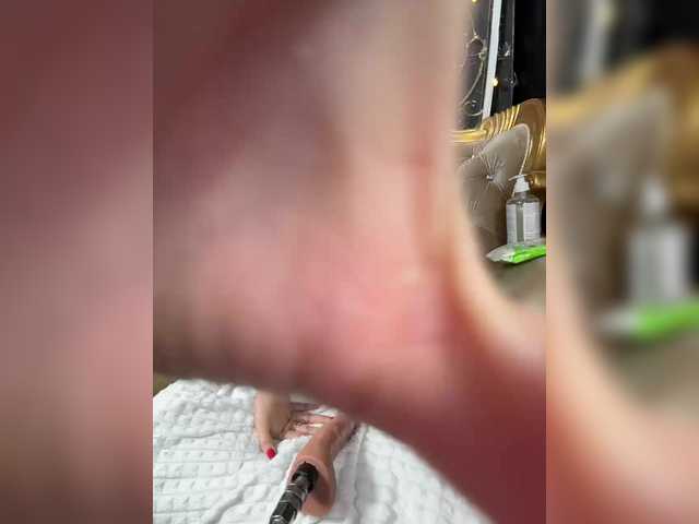 Live sex webcam photo for alinakukla787 #291051765
