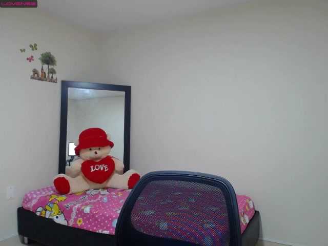 Live sex webcam photo for alisha-cute #273818804