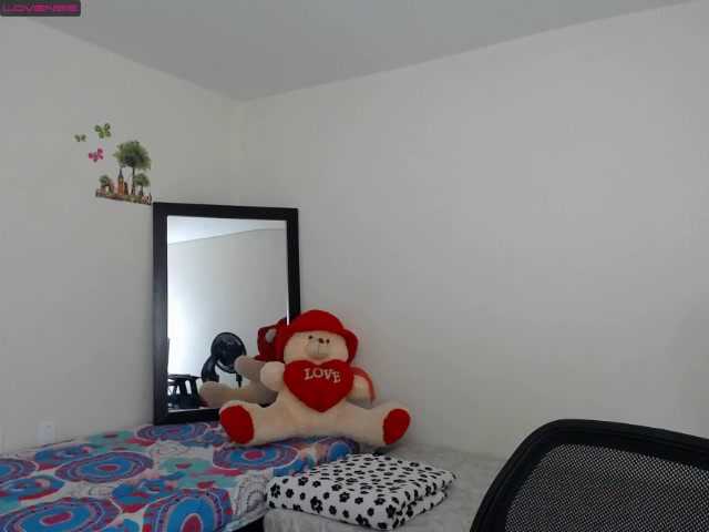 Live sex webcam photo for alisha-cute #273944664
