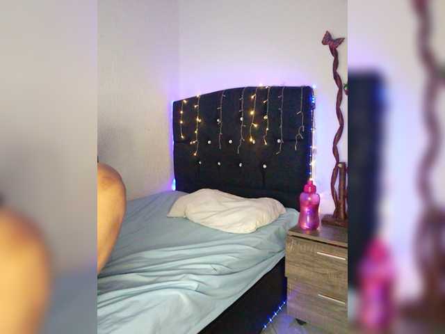 Live sex webcam photo for alison-mayers #275660419