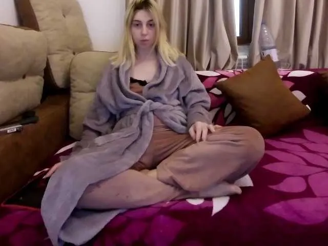 Live sex webcam photo for alissonone #292328108