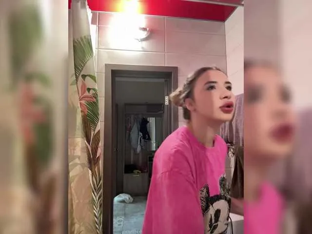 Live sex webcam photo for alizii #291313823