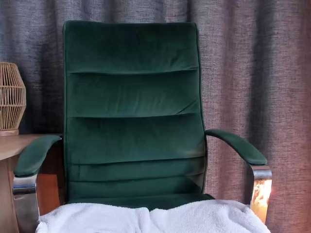 Live sex webcam photo for ally18 #276308200