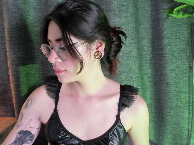 Live sex webcam photo for ally18 #276332237