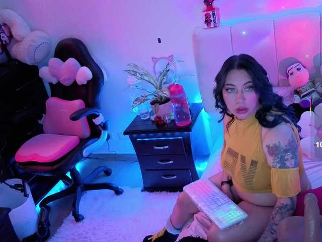Live sex webcam photo for almendra08 #294177714
