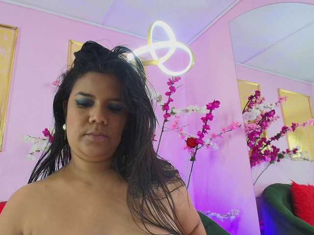 Live sex webcam photo for almendraevans #292290648