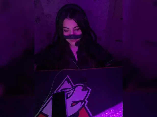 Live sex webcam photo for aloeloea #290979778