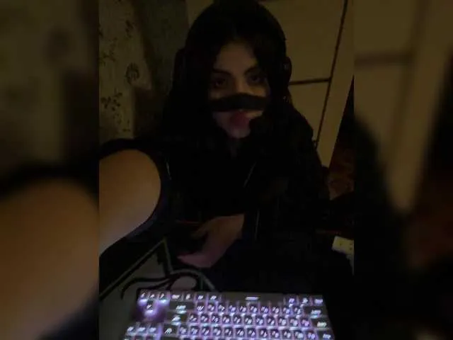 Live sex webcam photo for aloeloea #291775449