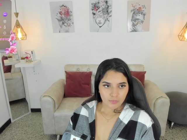 Live sex webcam photo for alondra-saenz #289685758