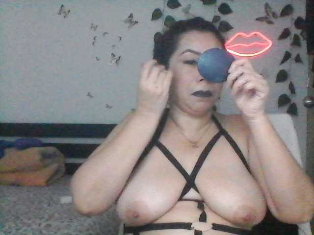 Live sex webcam photo for alondrahot82 #276112206