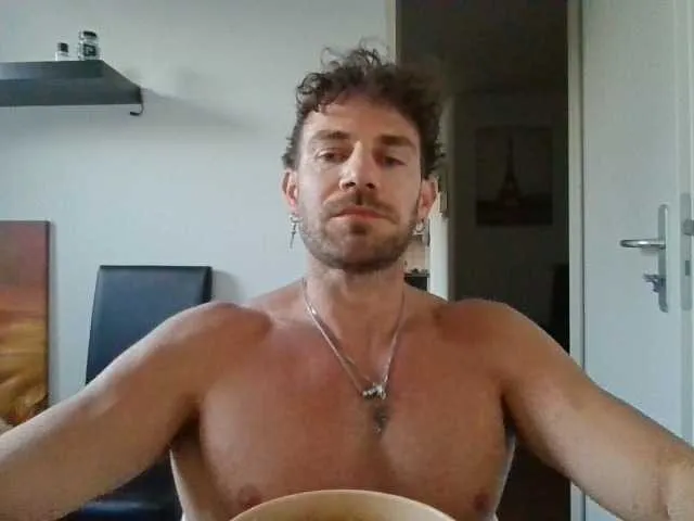 Live sex webcam photo for alphah-hunk #291656652