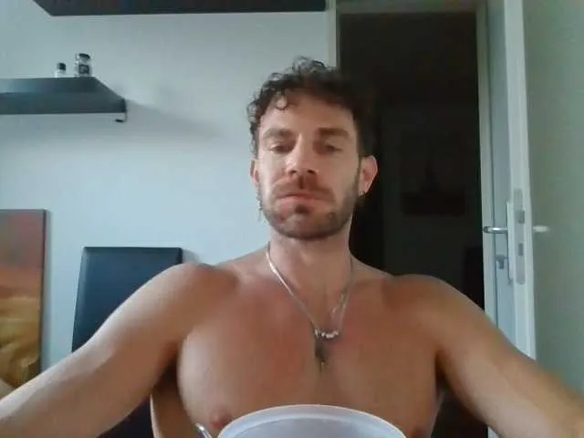 Live sex webcam photo for alphah-hunk #291676713