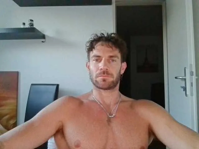 Live sex webcam photo for alphah-hunk #291682119
