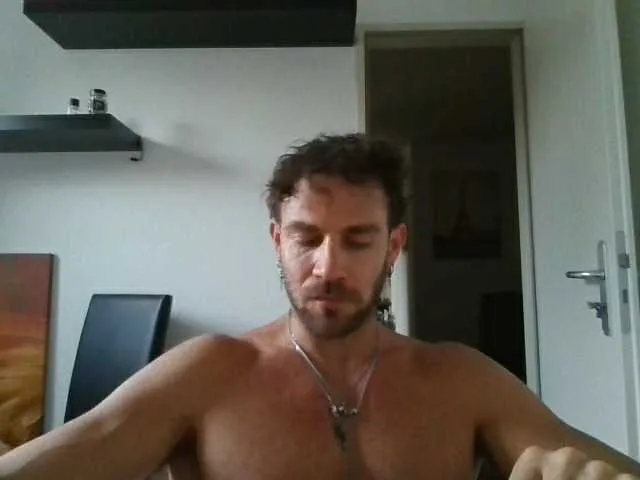 Live sex webcam photo for alphah-hunk #291687985