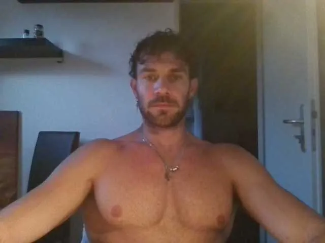 Live sex webcam photo for alphah-hunk #291694886
