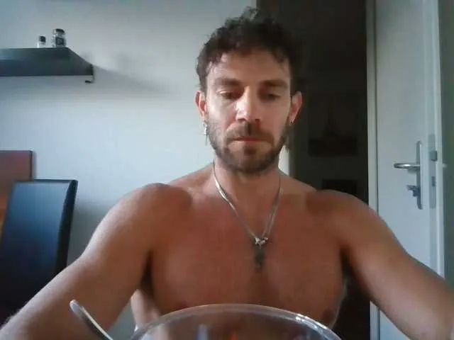 Live sex webcam photo for alphah-hunk #291727926