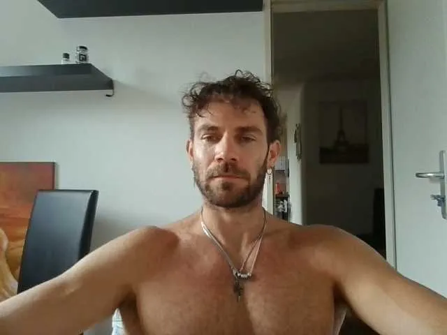 Live sex webcam photo for alphah-hunk #291741139