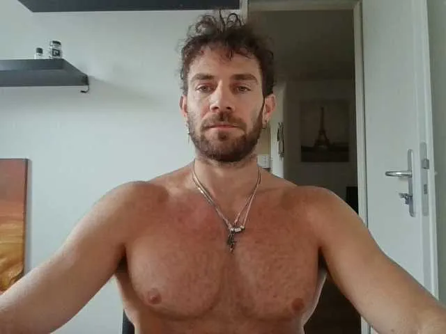 Live sex webcam photo for alphah-hunk #291751174