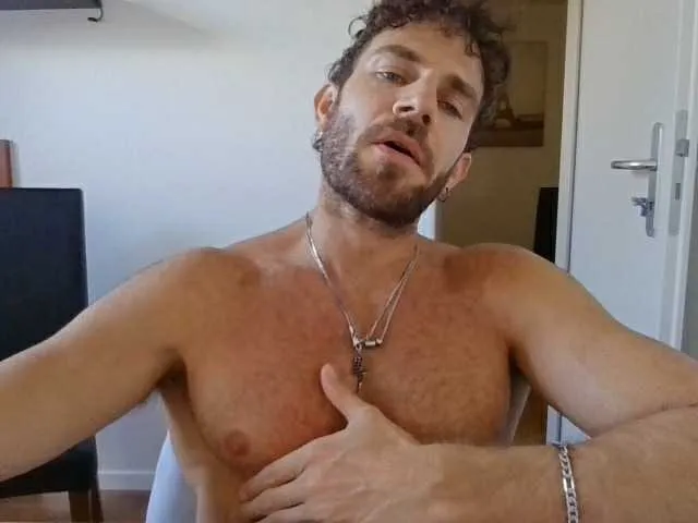 Live sex webcam photo for alphah-hunk #291758332