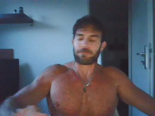Live sex webcam photo for alphah-hunk #291792172