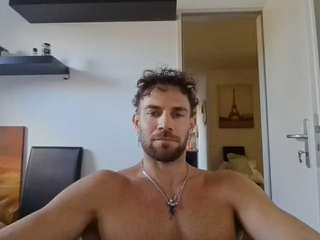 Live sex webcam photo for alphah-hunk #291865745