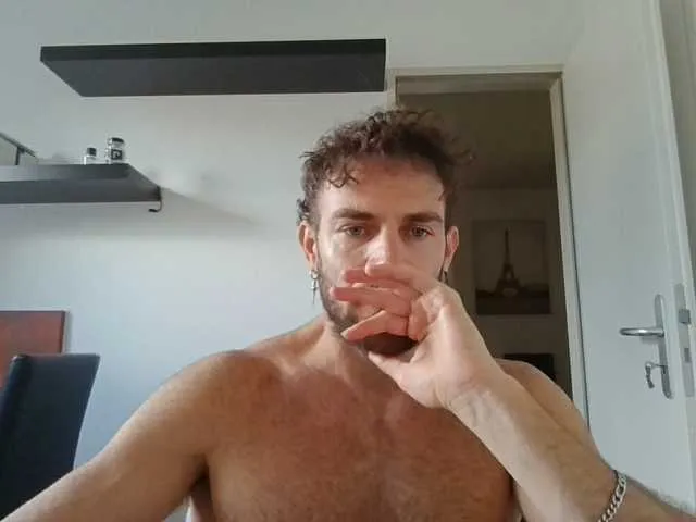 Live sex webcam photo for alphah-hunk #291966406