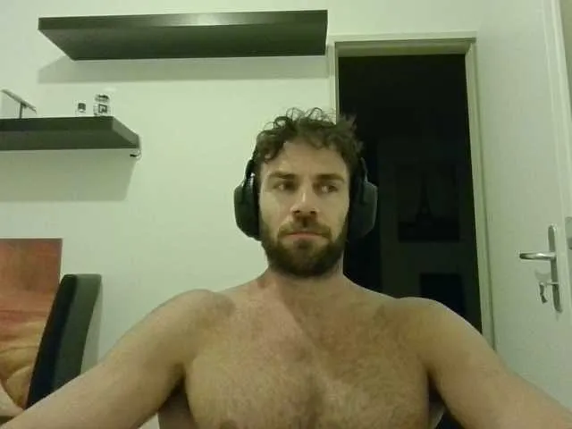 Live sex webcam photo for alphah-hunk #291975217