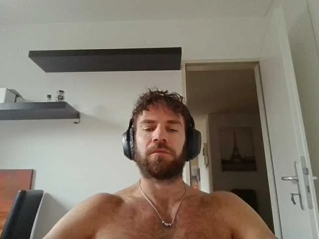 Live sex webcam photo for alphah-hunk #292107222