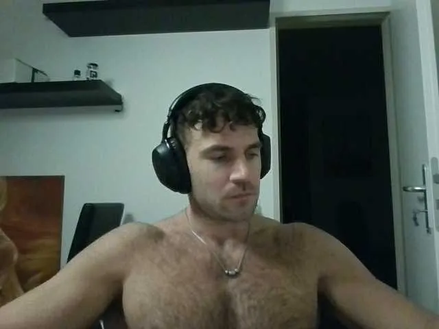 Live sex webcam photo for alphah-hunk #292236459