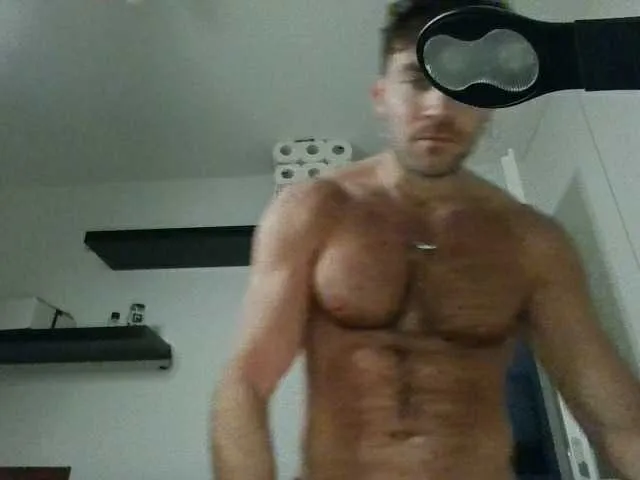 Live sex webcam photo for alphah-hunk #292263268