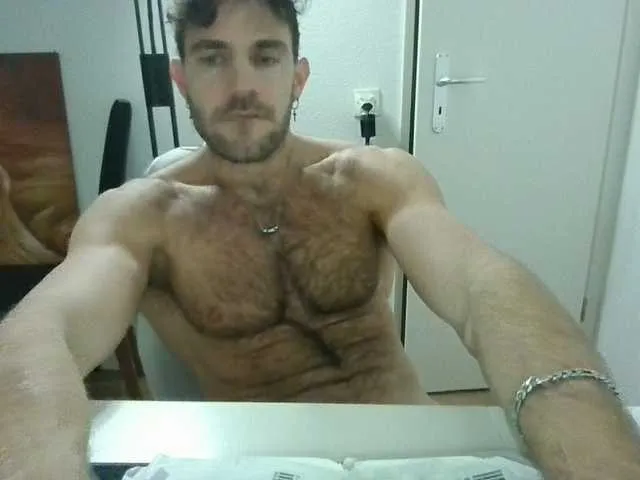 Live sex webcam photo for alphah-hunk #292291233