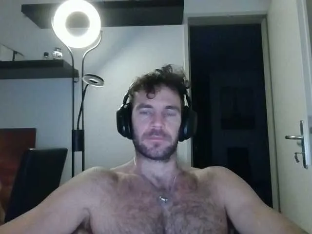 Live sex webcam photo for alphah-hunk #292329937